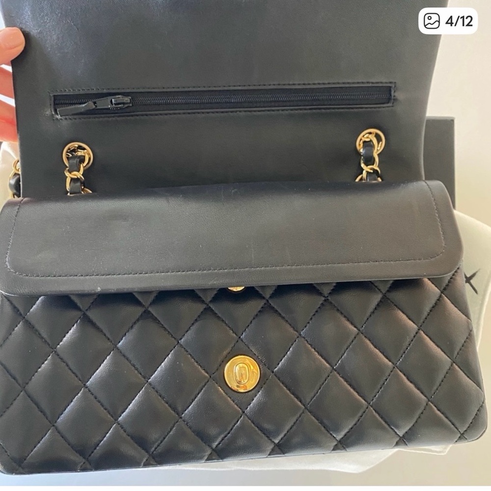 Chanel Black Medium classic flap bag - Picture 4 of 12